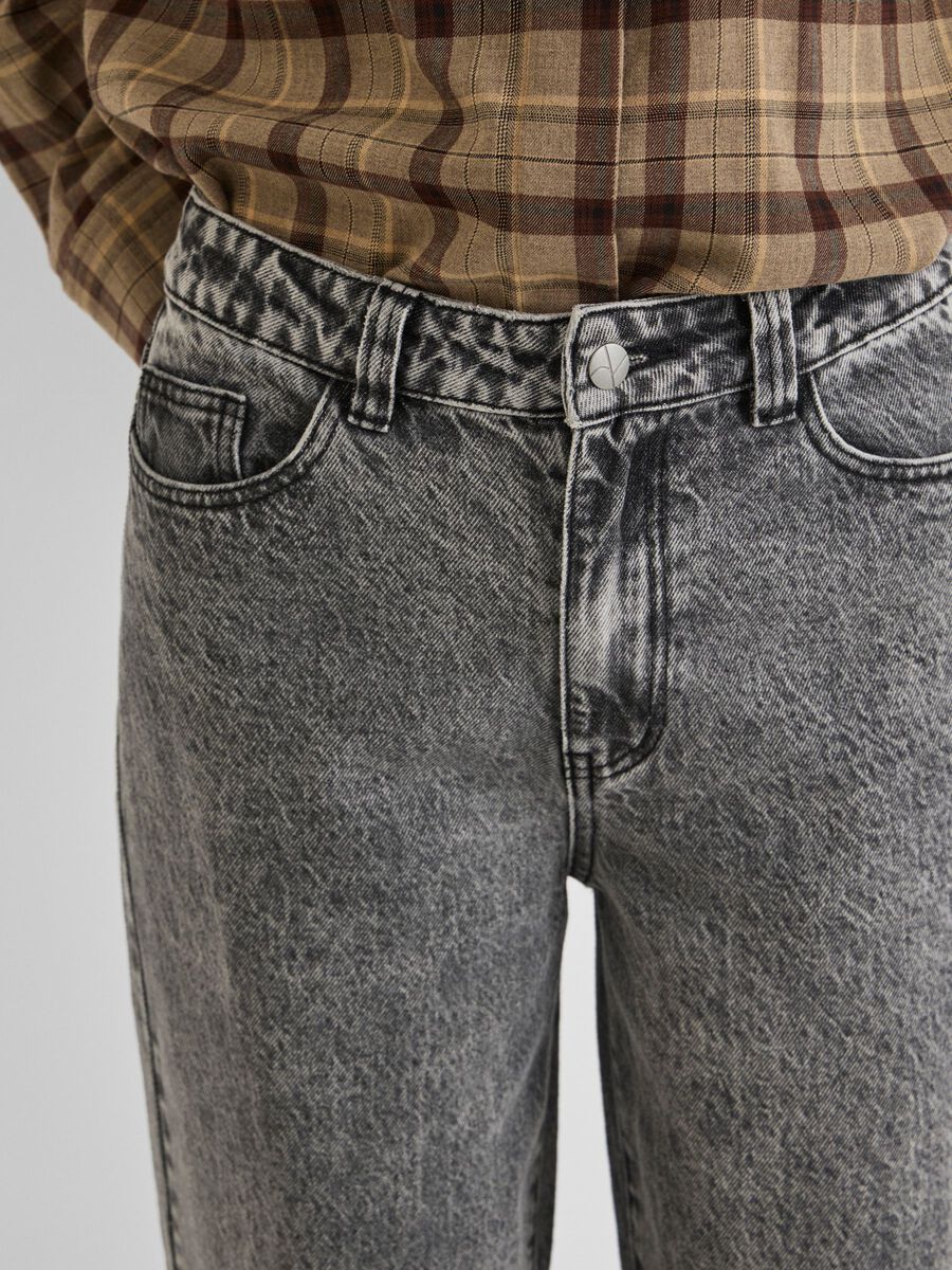 Carousel image 3 MID-WAIT STRAIGHT FIT JEANS, Light Grey Denim