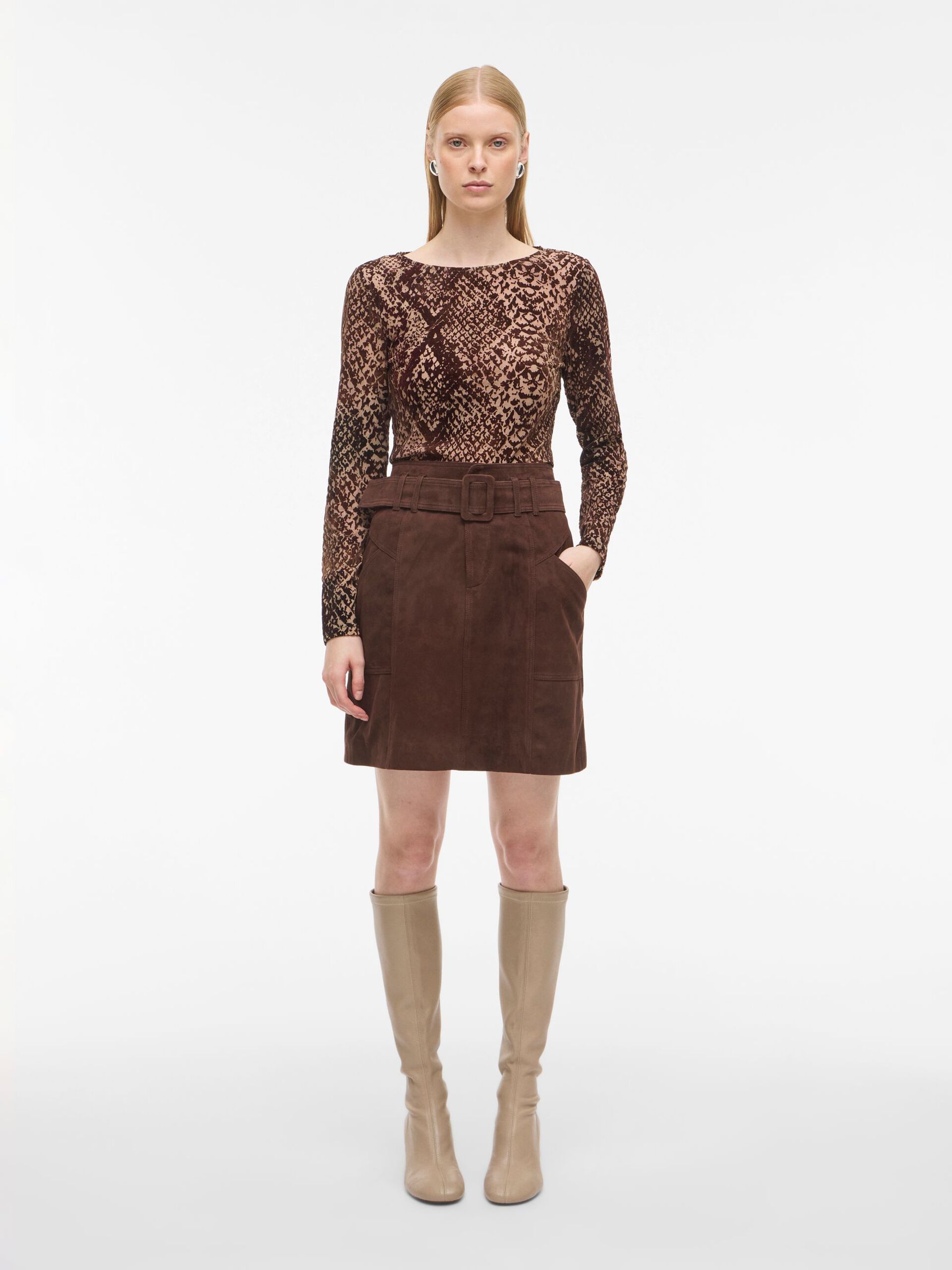 Carousel image - ROUND NECK LONG SLEEVED TOP, Chicory Coffee | 4