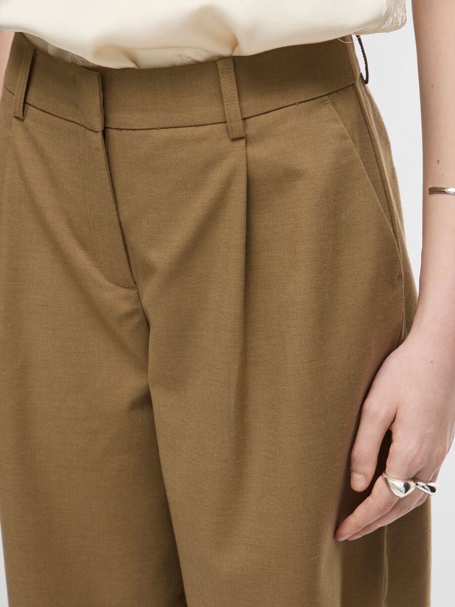 Carousel image - MID-WAIST BERMUDA SHORTS, Petrified Oak | 3