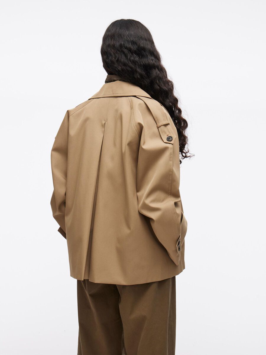 VILA SHORT 2-IN-1 TRENCHCOAT, Petrified Oak, highres - 14108591_PetrifiedOak_004.jpg
