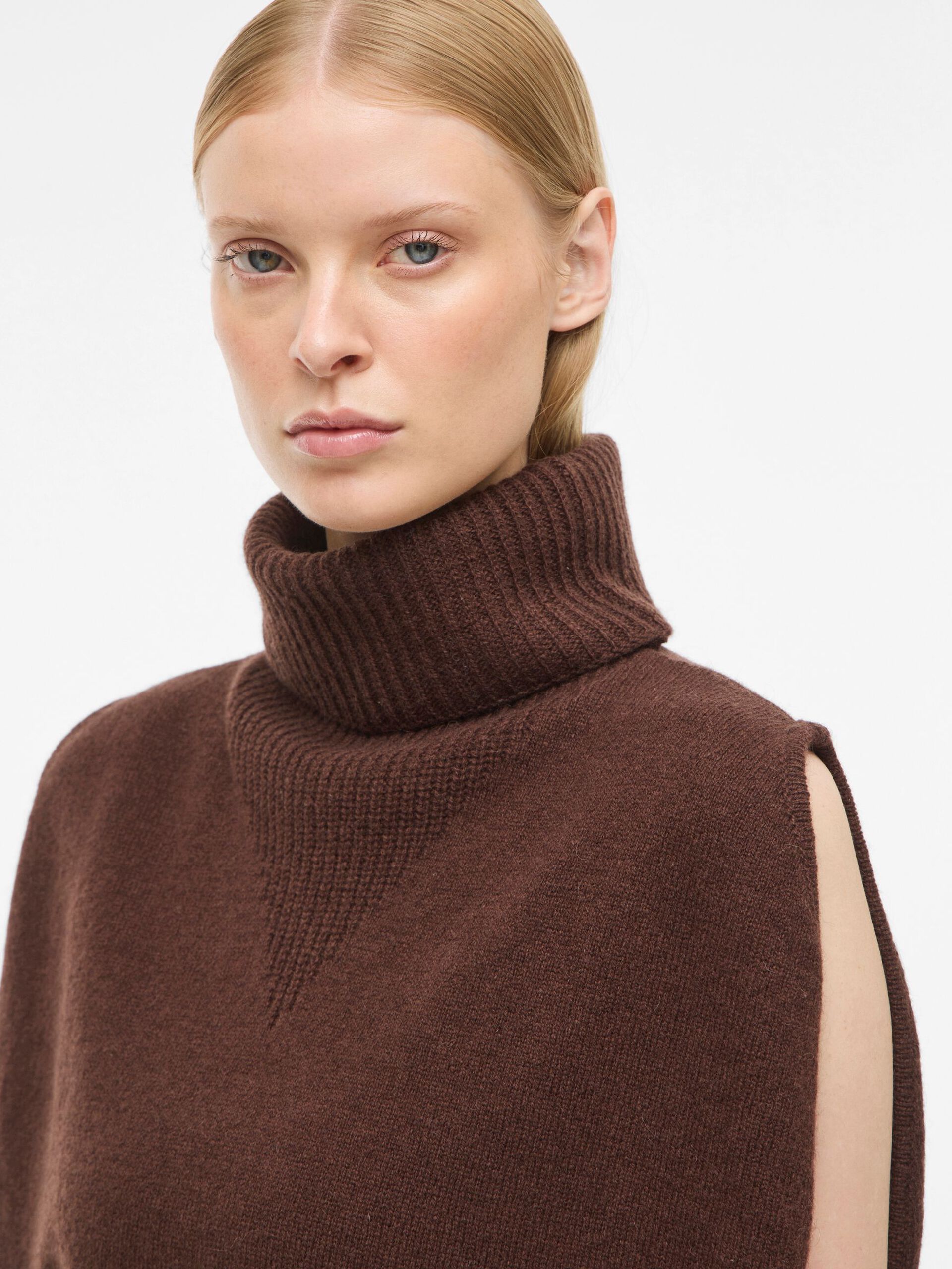 Carousel image - WOOL BLEND KNITTED VEST, Chicory Coffee | 3